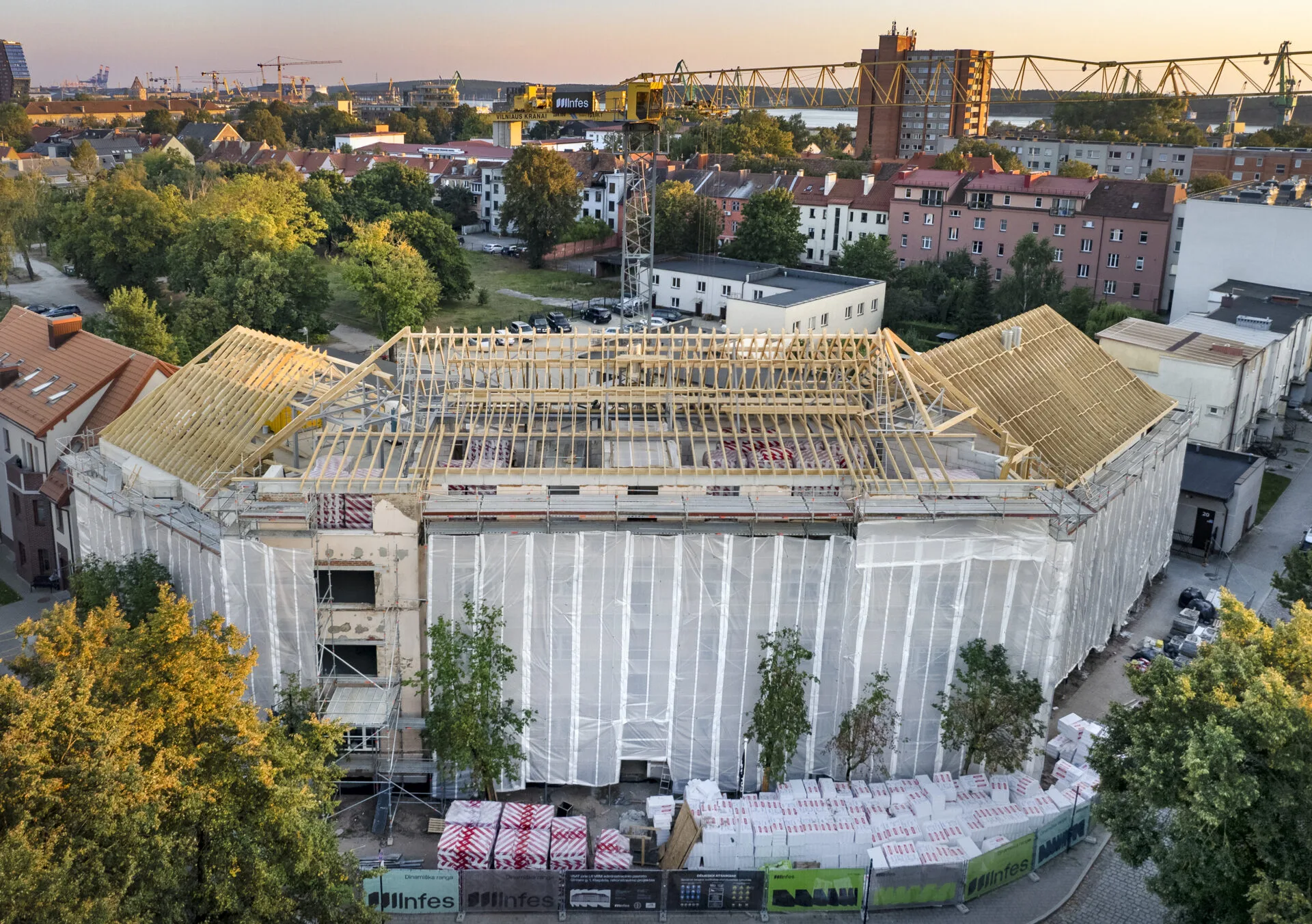 2024 m. rugsėjo mėn. Gintaro g. pastato rekonstrukcijos progresas.